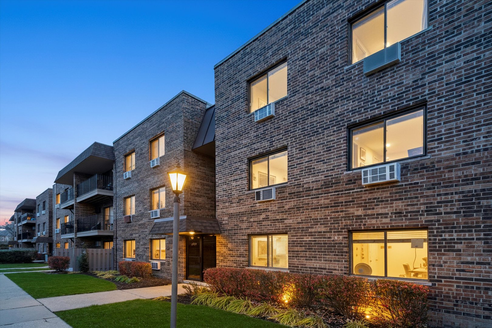 3615 E Central Road Unit: 101