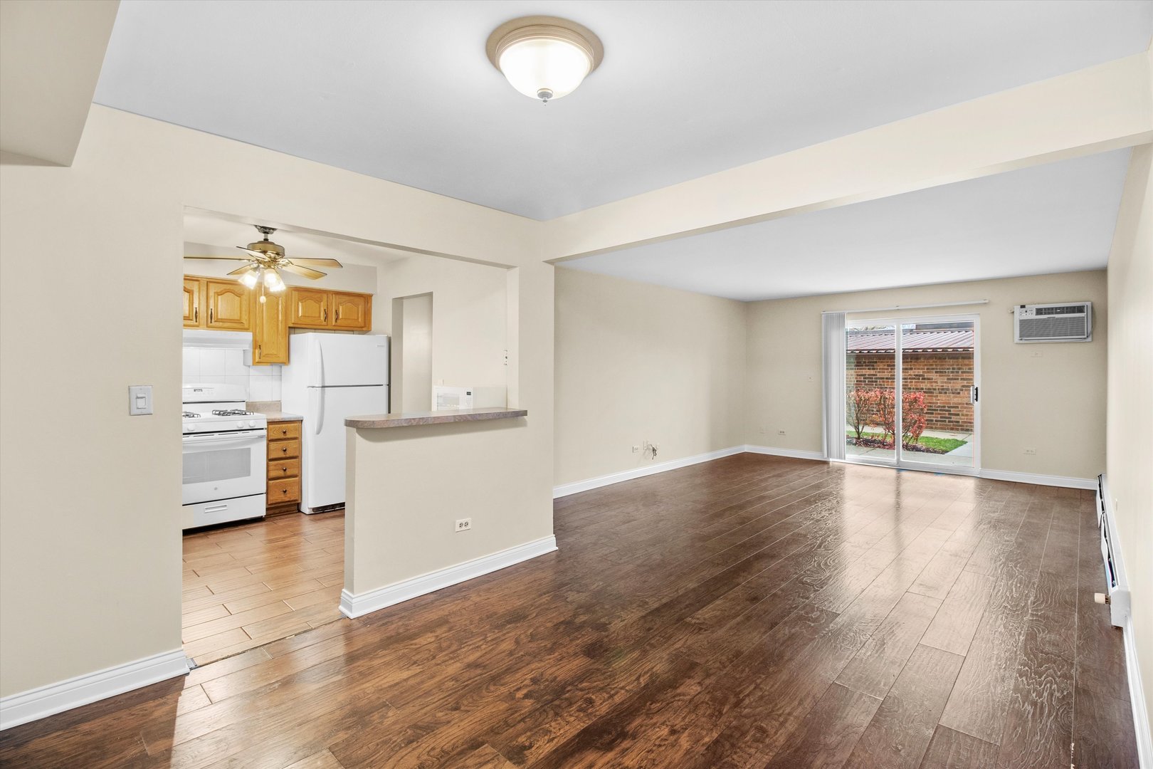 3615 E Central Road Unit: 101