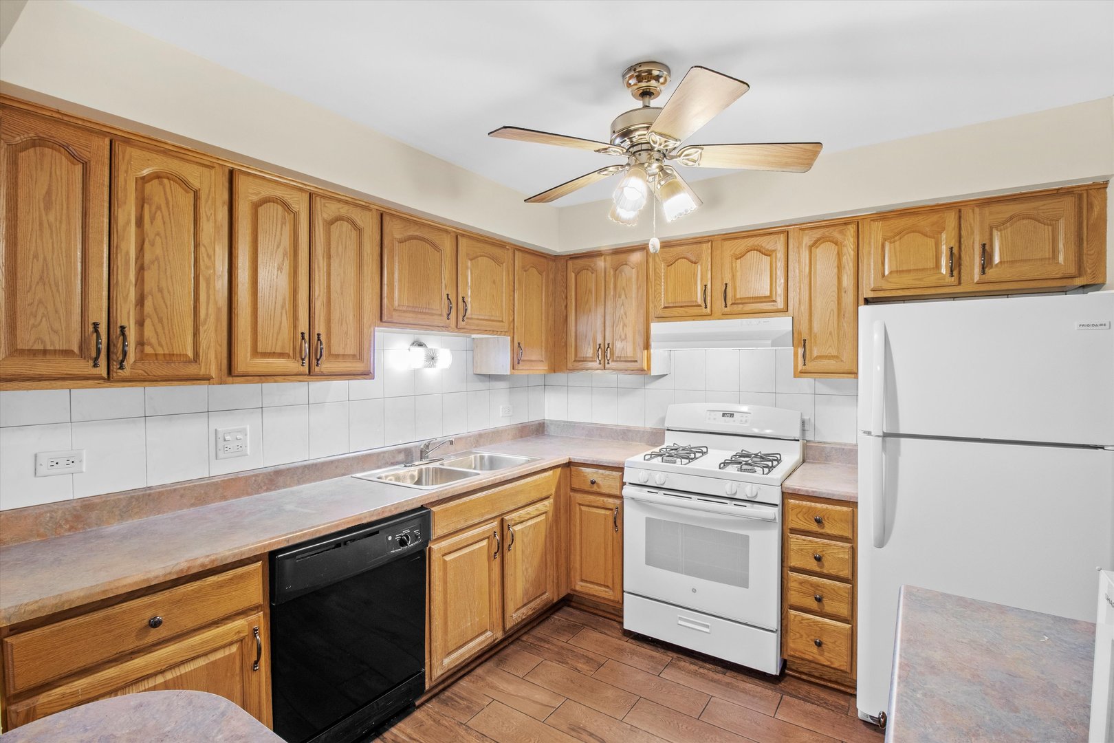 3615 E Central Road Unit: 101