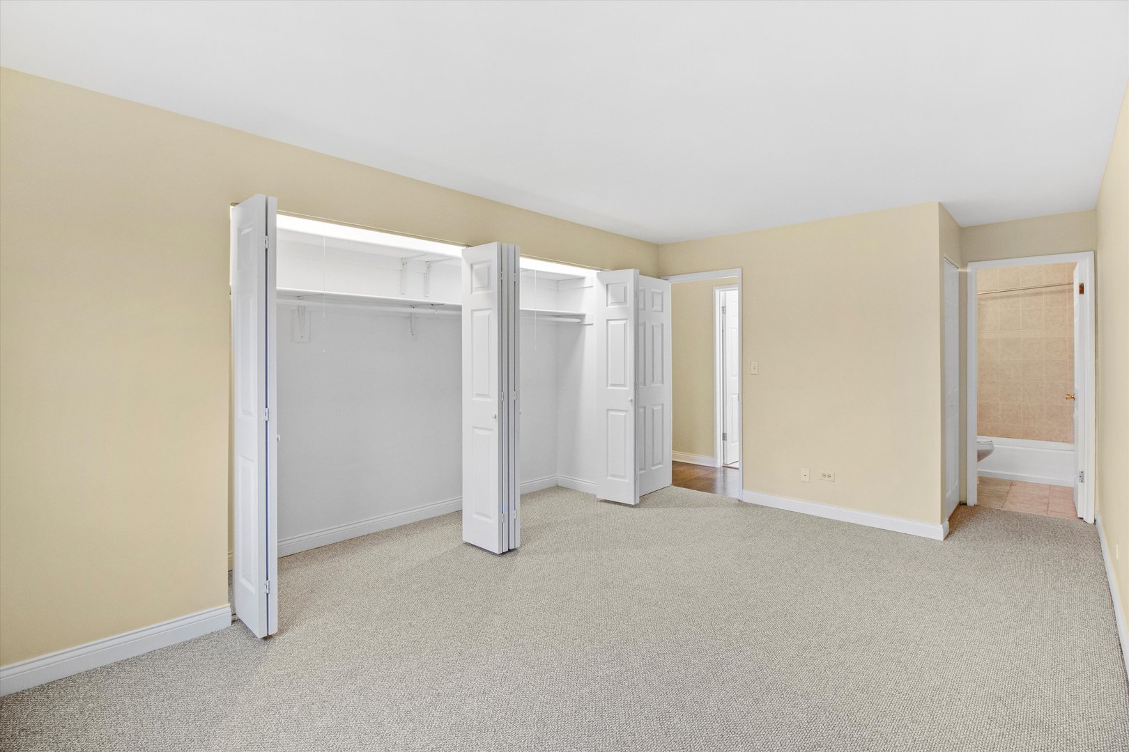 3615 E Central Road Unit: 101