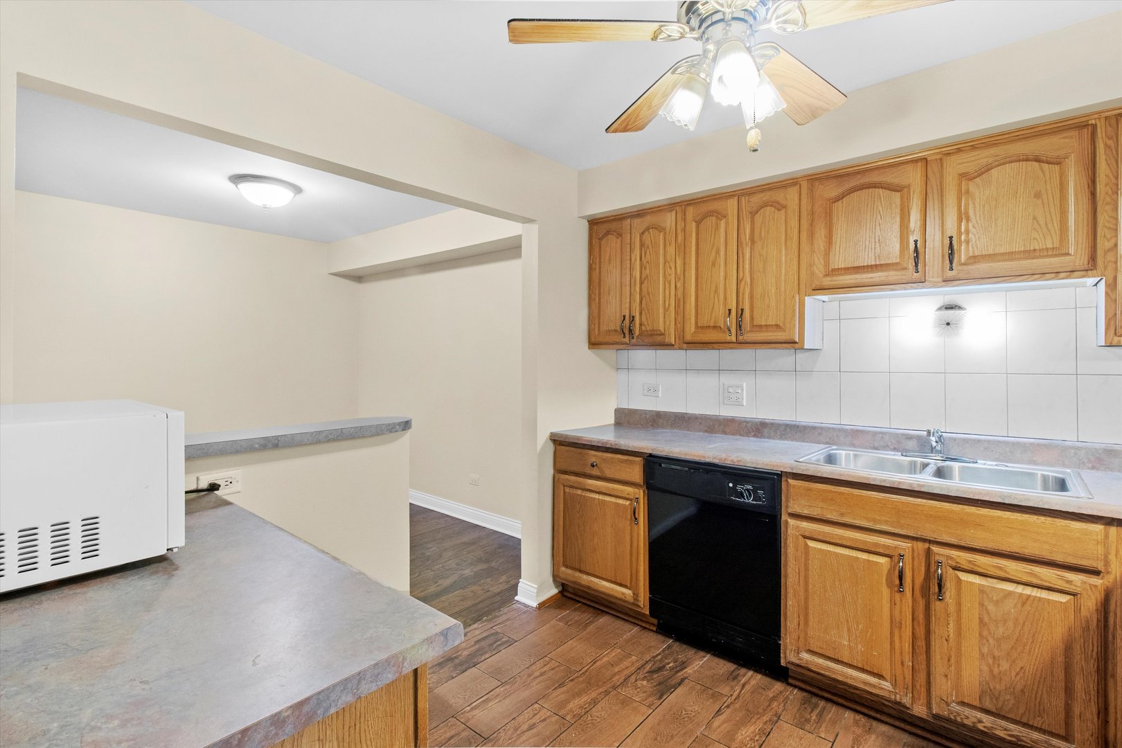 3615 E Central Road Unit: 101