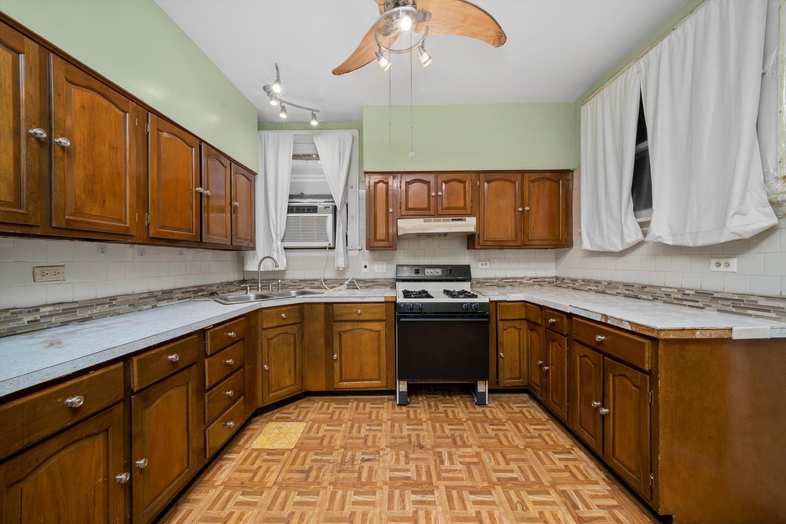 7611 S Aberdeen Street