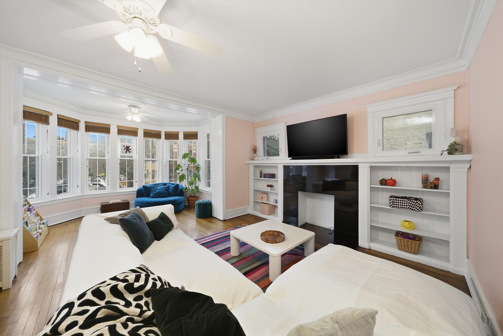 939 W Ainslie Street Unit: 2E