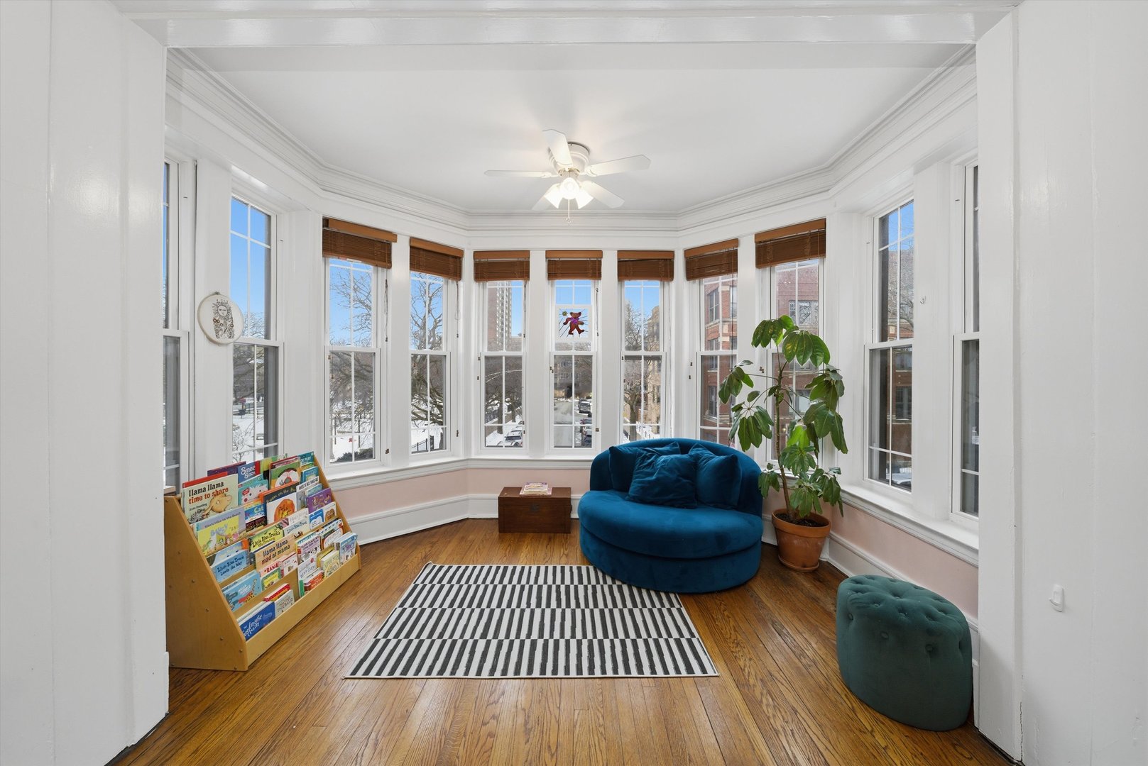 939 W Ainslie Street Unit: 2E