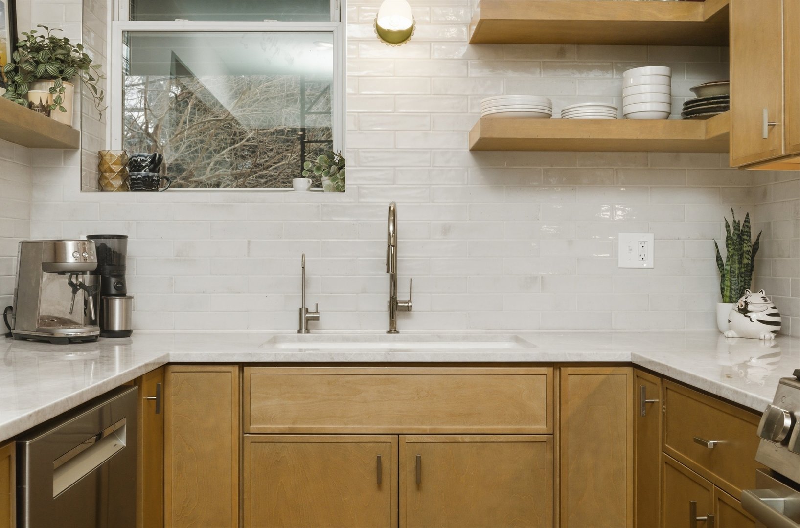 939 W Ainslie Street Unit: 2E