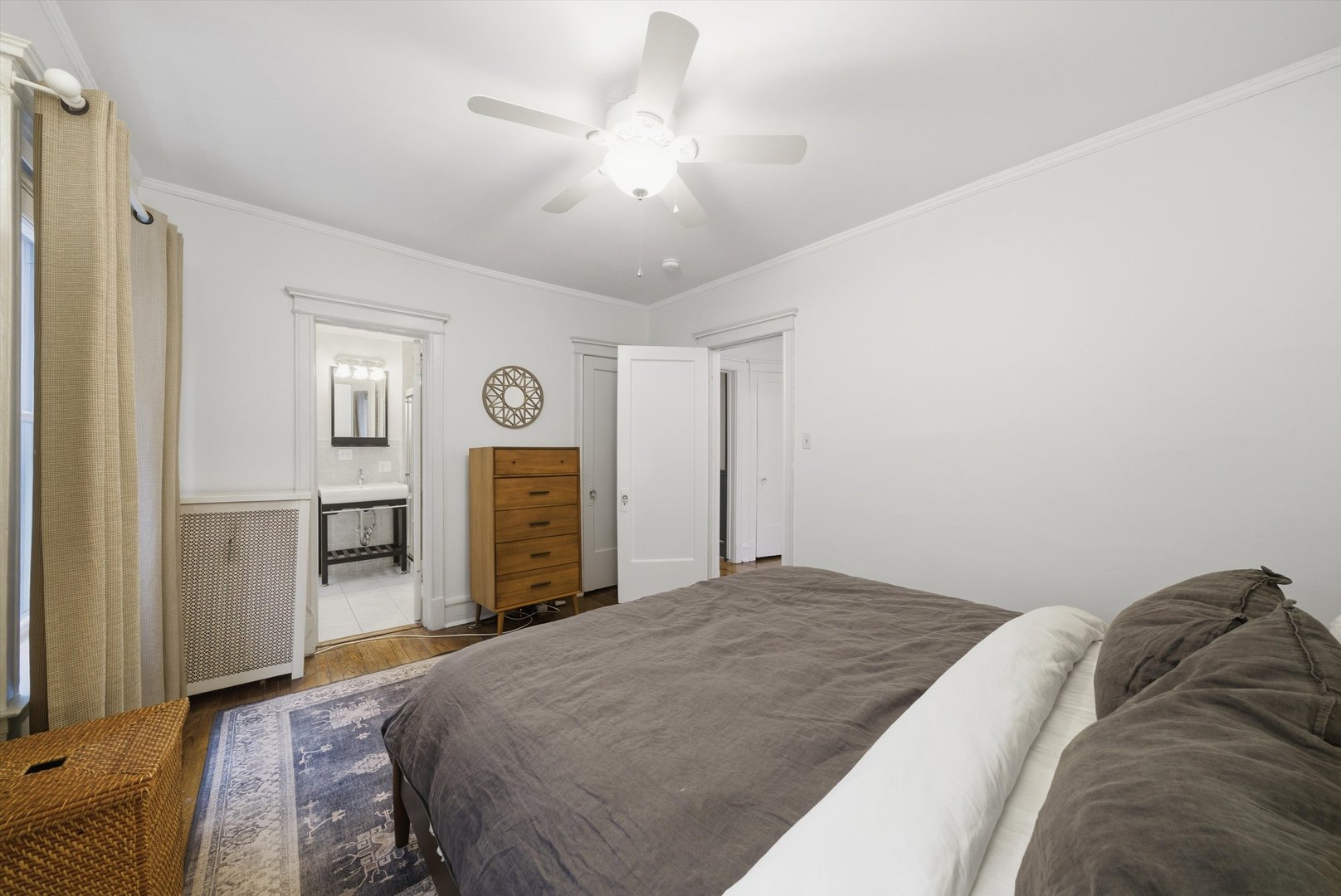 939 W Ainslie Street Unit: 2E