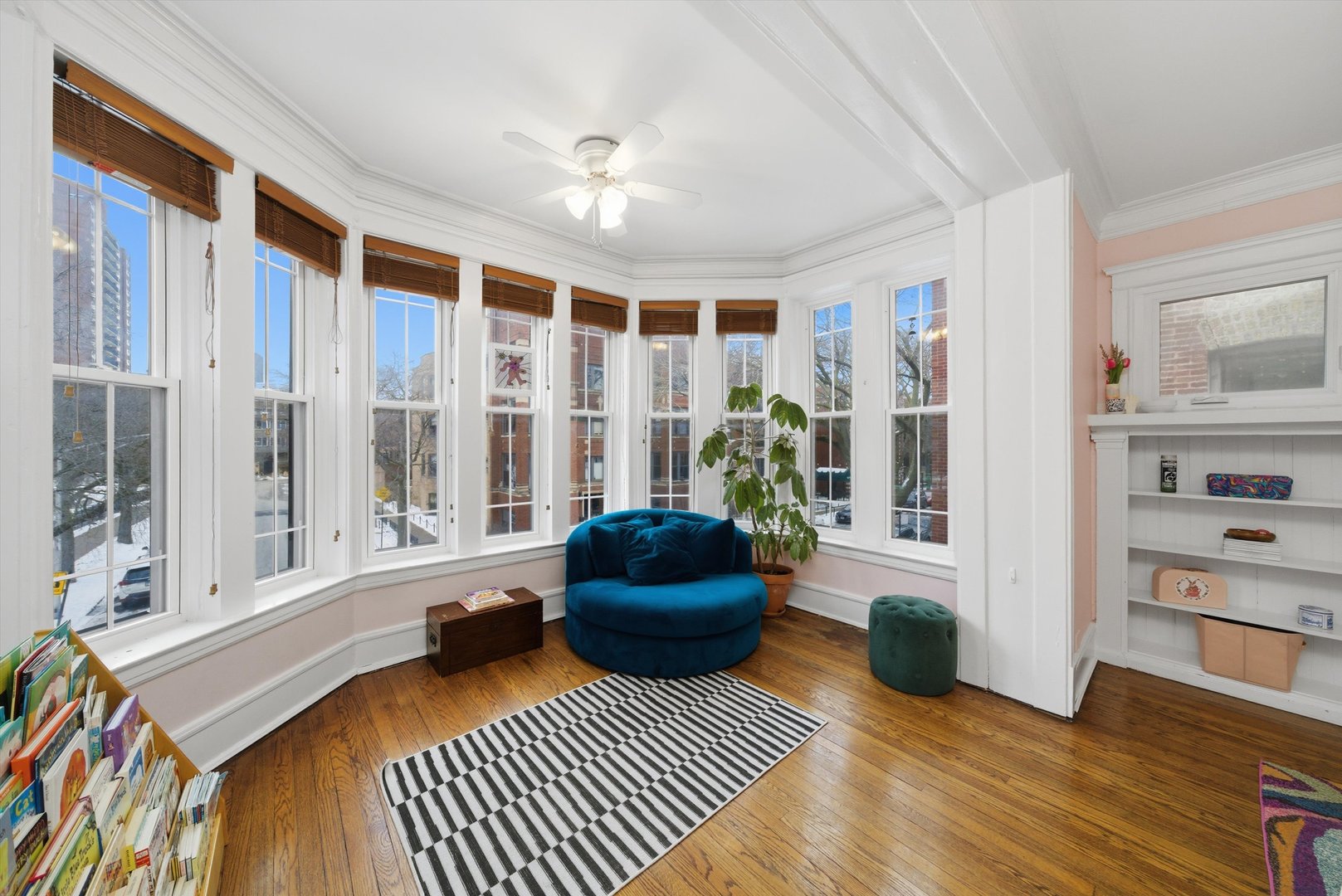 939 W Ainslie Street Unit: 2E