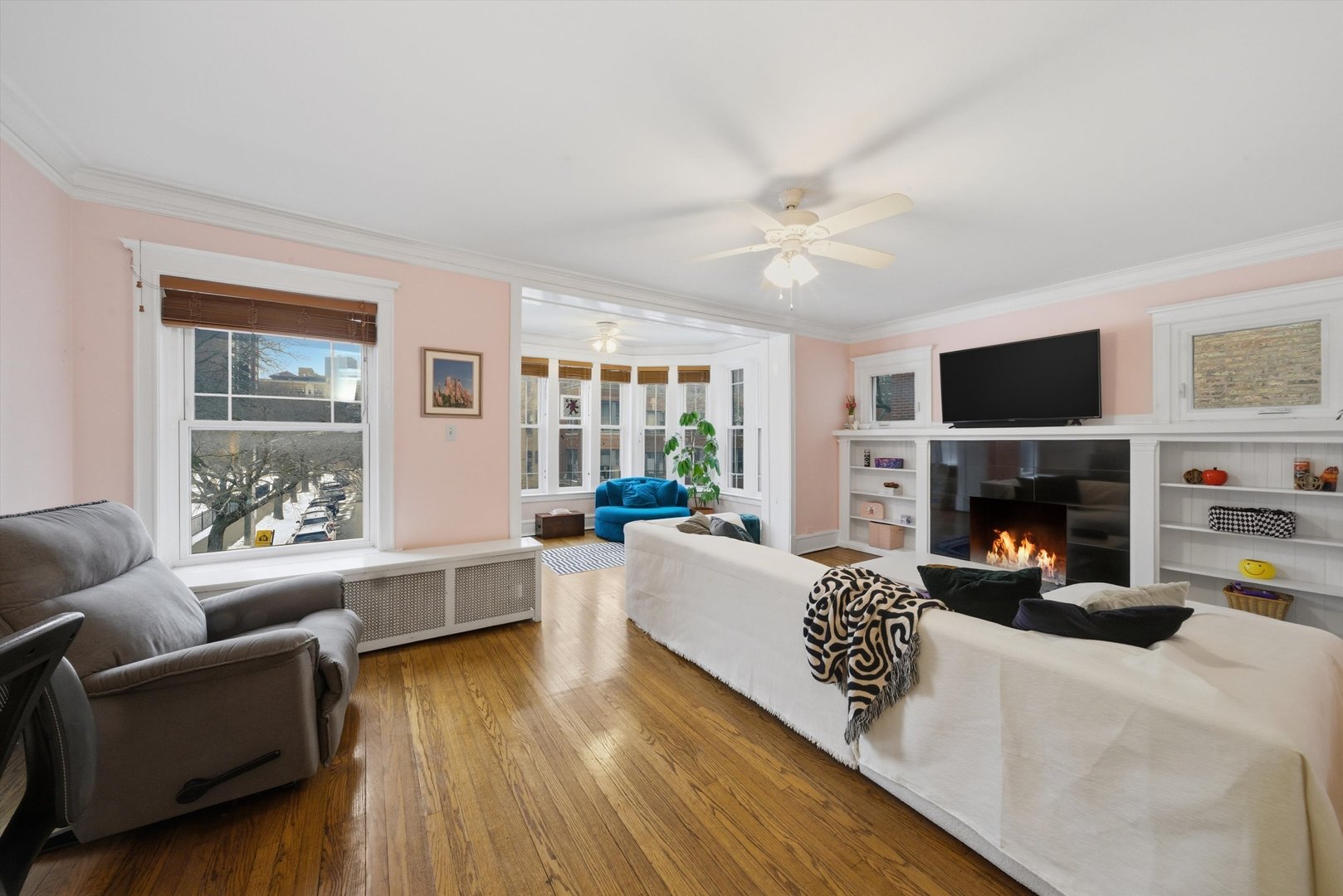 939 W Ainslie Street Unit: 2E
