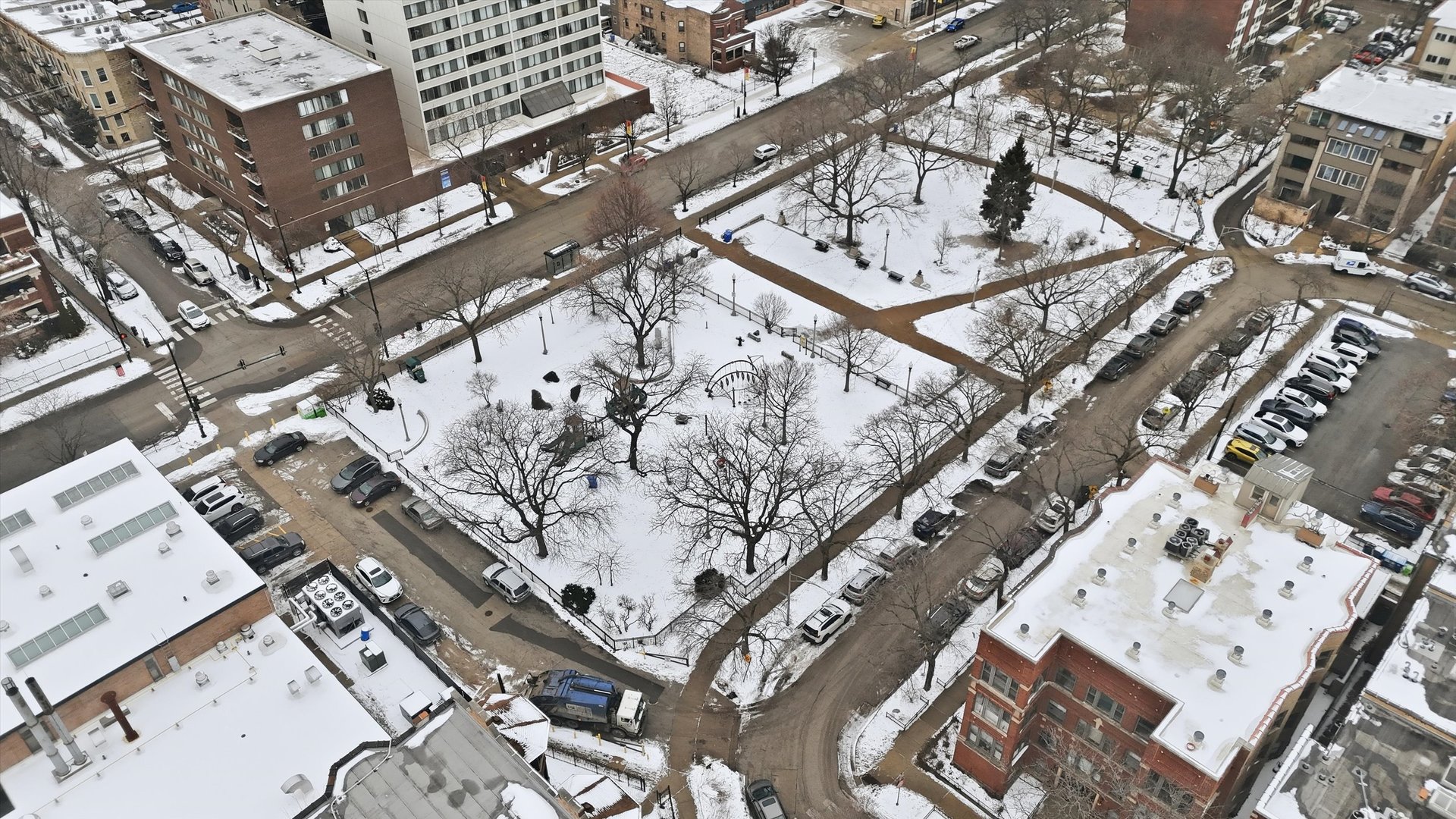 939 W Ainslie Street Unit: 2E