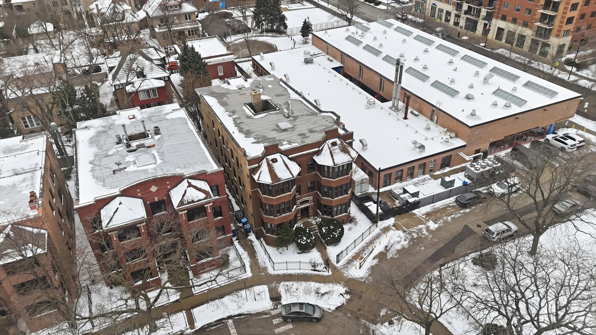 939 W Ainslie Street Unit: 2E