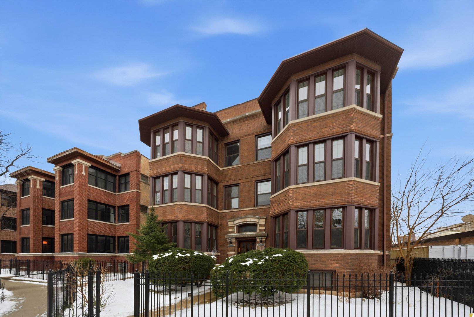 939 W Ainslie Street Unit: 2E
