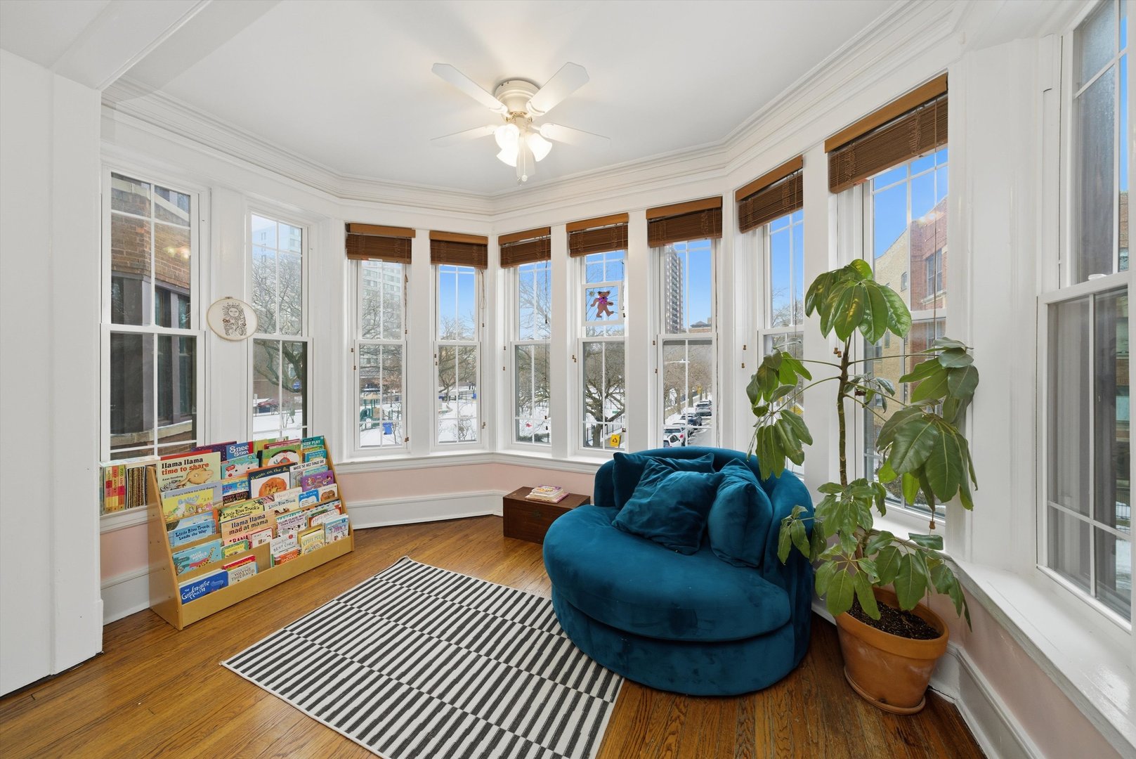 939 W Ainslie Street Unit: 2E