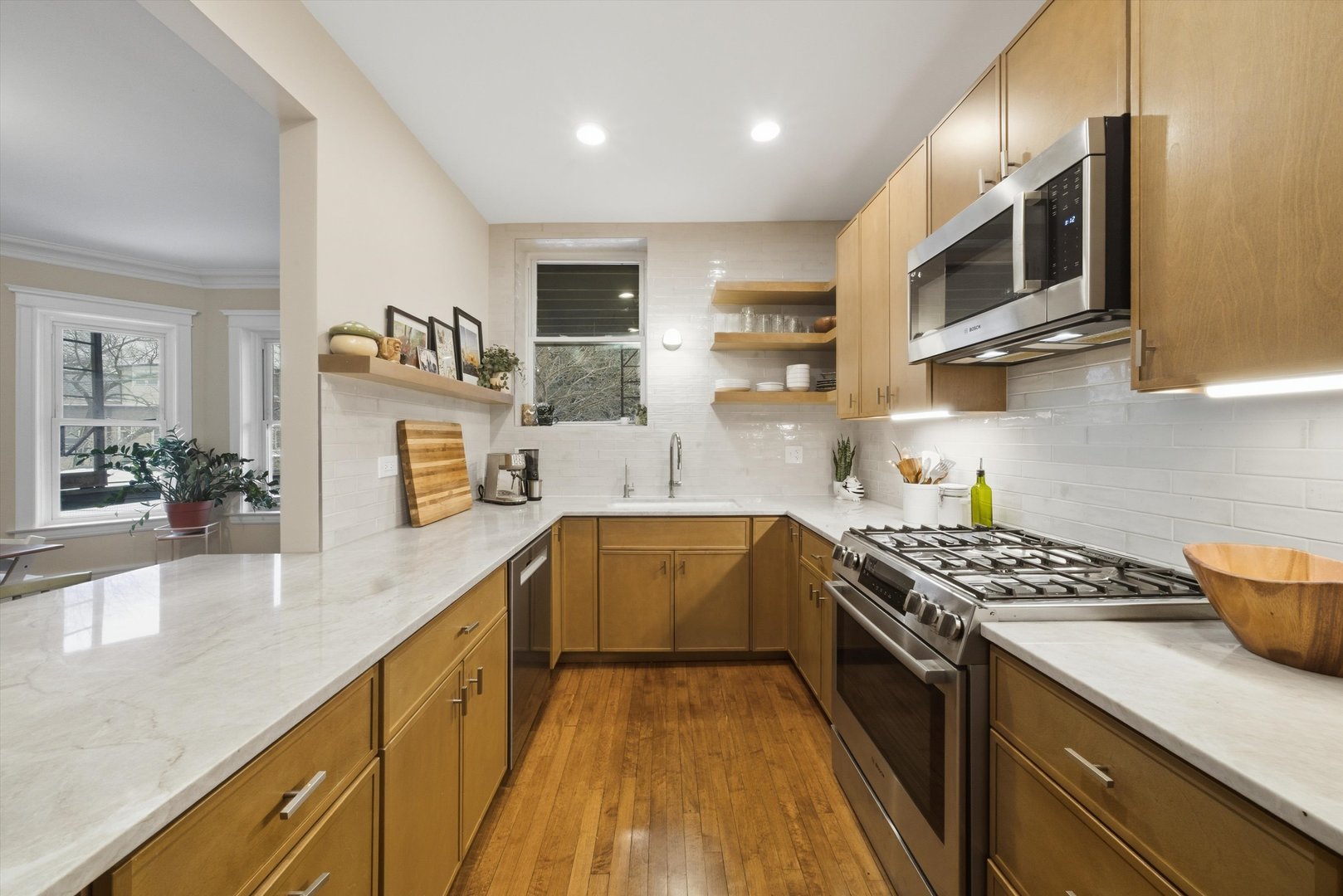 939 W Ainslie Street Unit: 2E