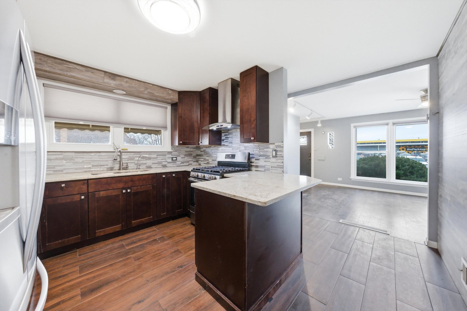 4605 S Laramie Avenue