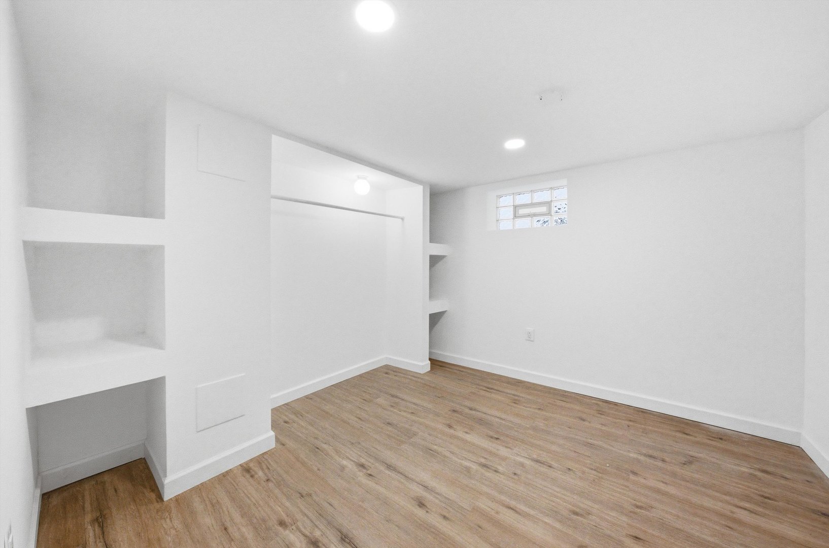 4605 S Laramie Avenue