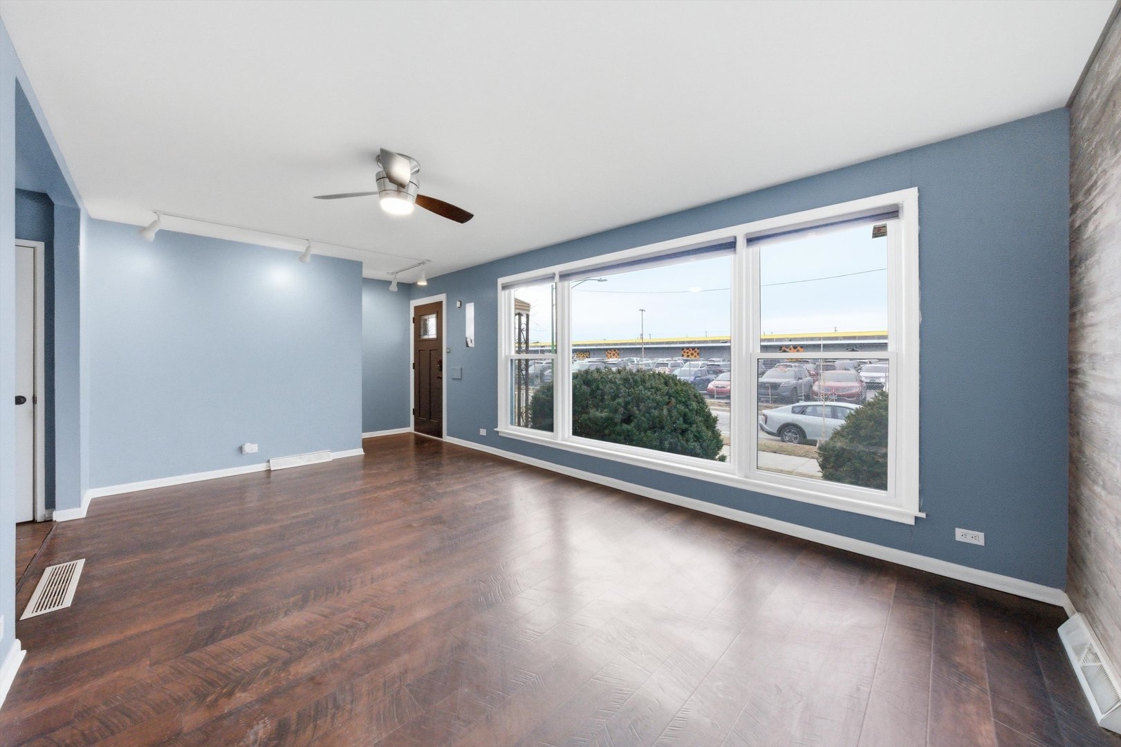 4605 S Laramie Avenue