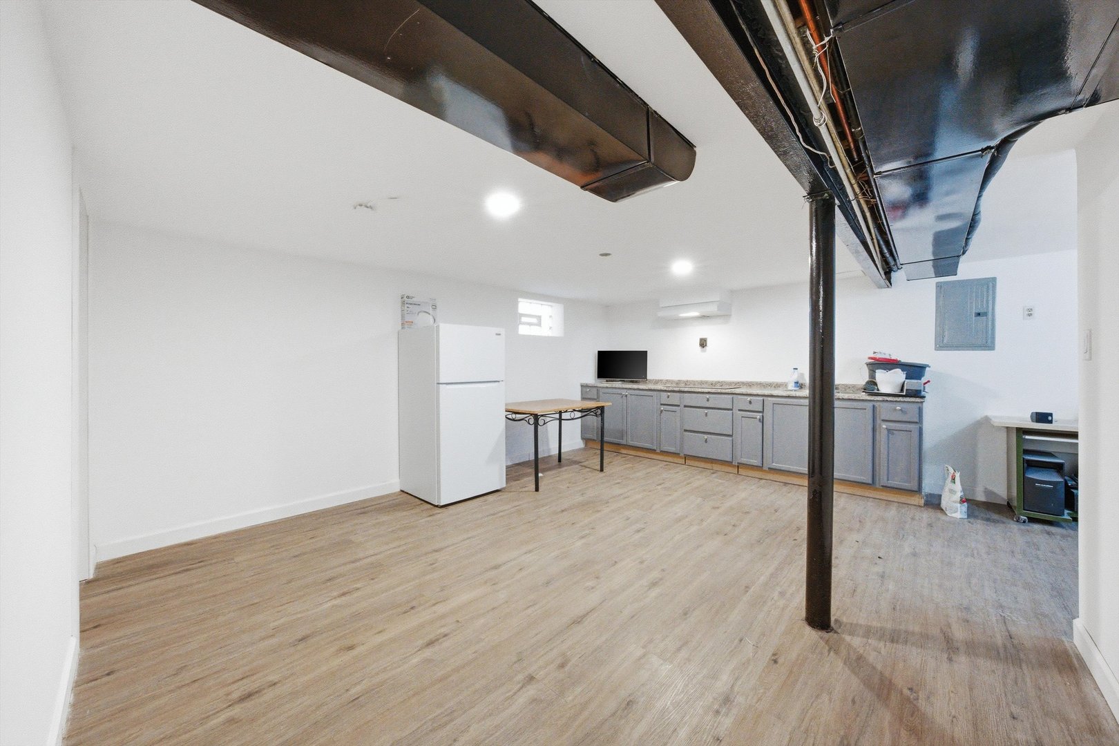 4605 S Laramie Avenue