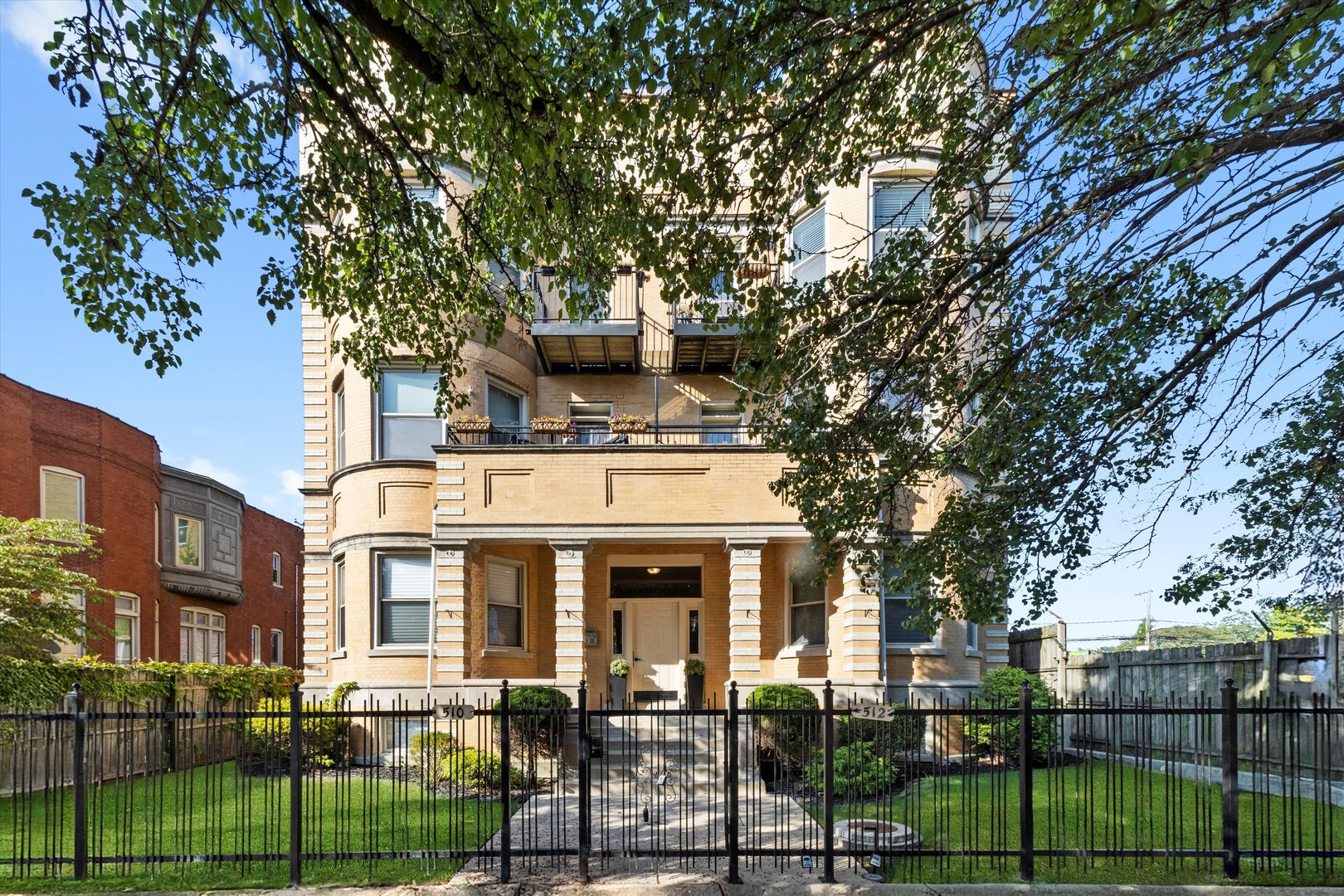 512 E Oakwood Boulevard Unit: 2