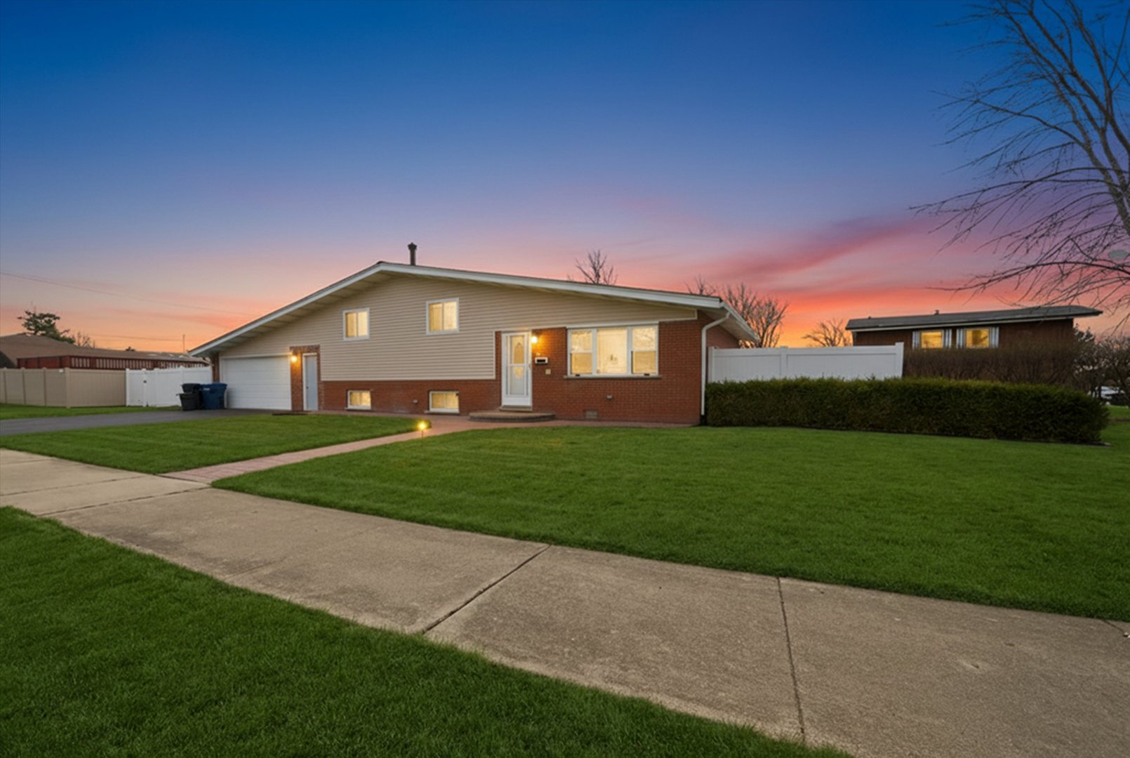 10725 S Rutherford Avenue