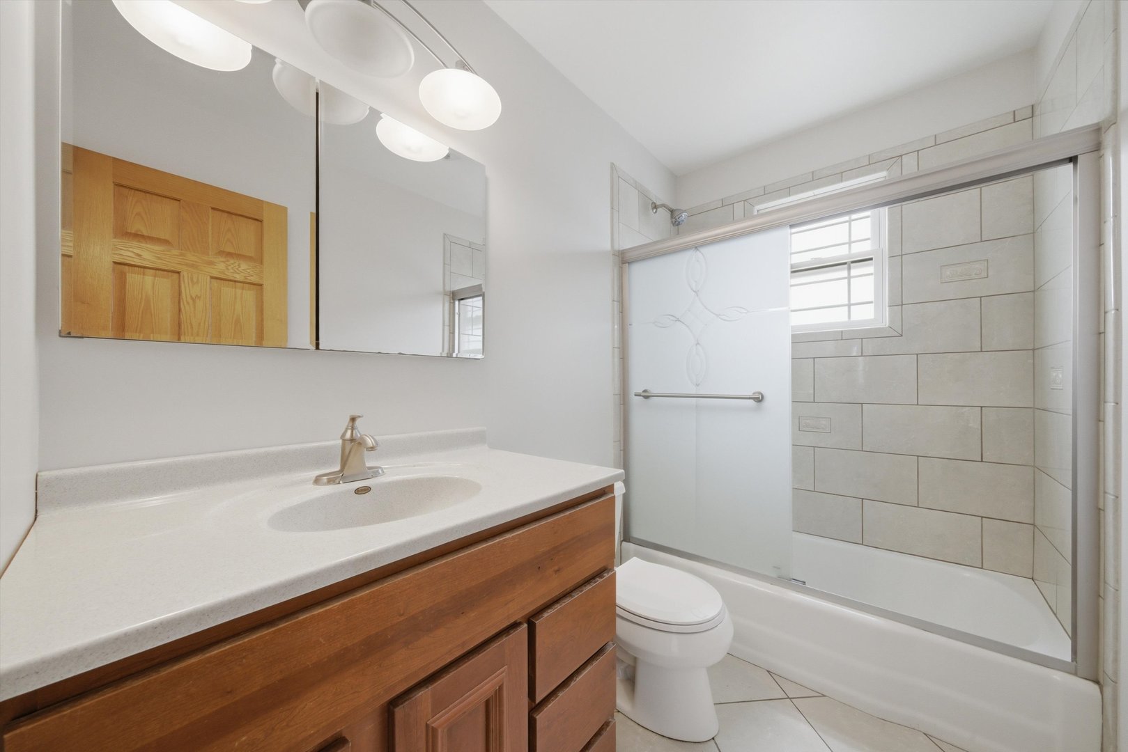 10725 S Rutherford Avenue