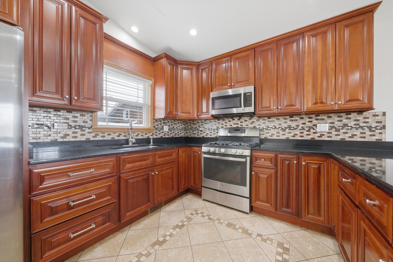 10725 S Rutherford Avenue