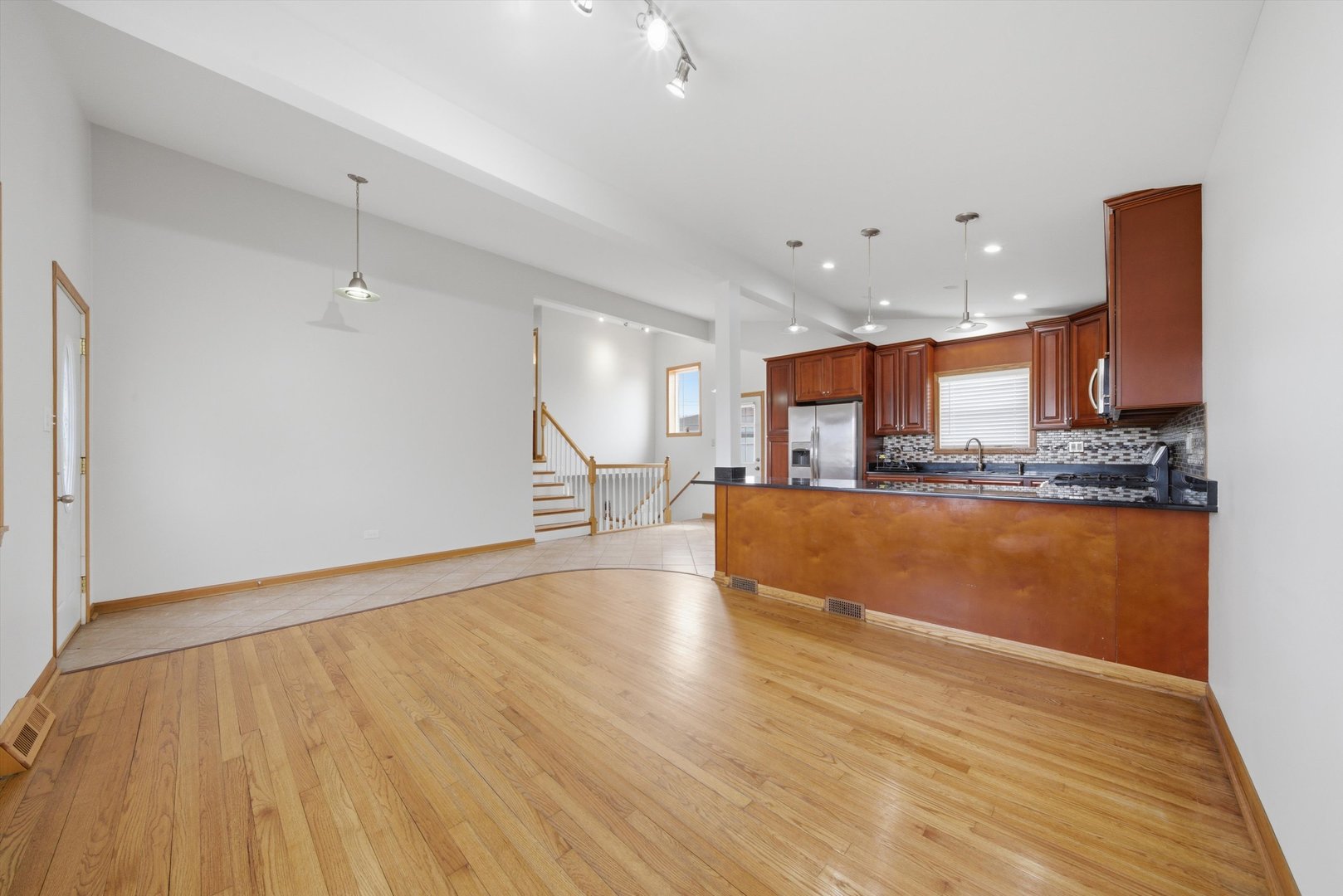 10725 S Rutherford Avenue