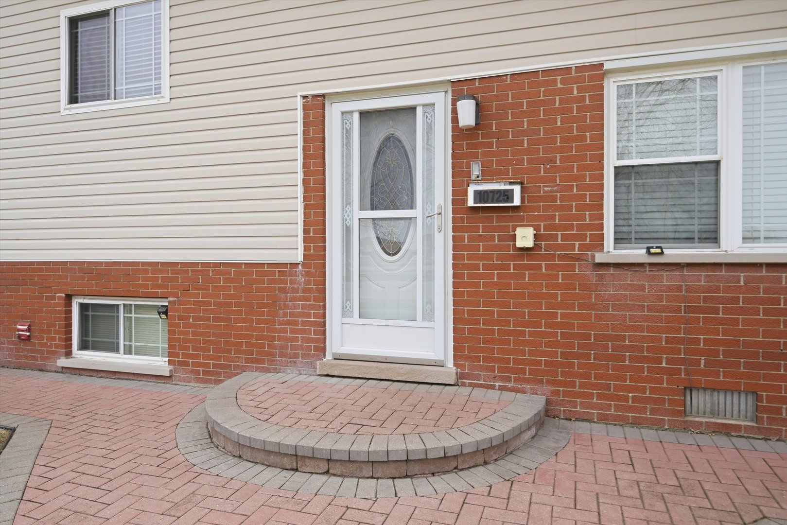 10725 S Rutherford Avenue