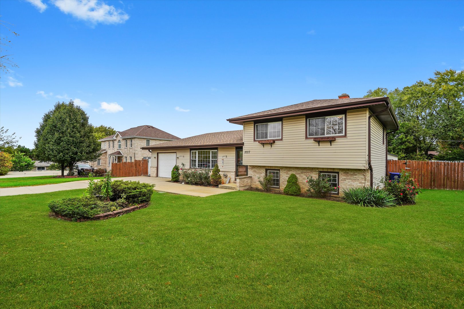 1227 S Roselle Road