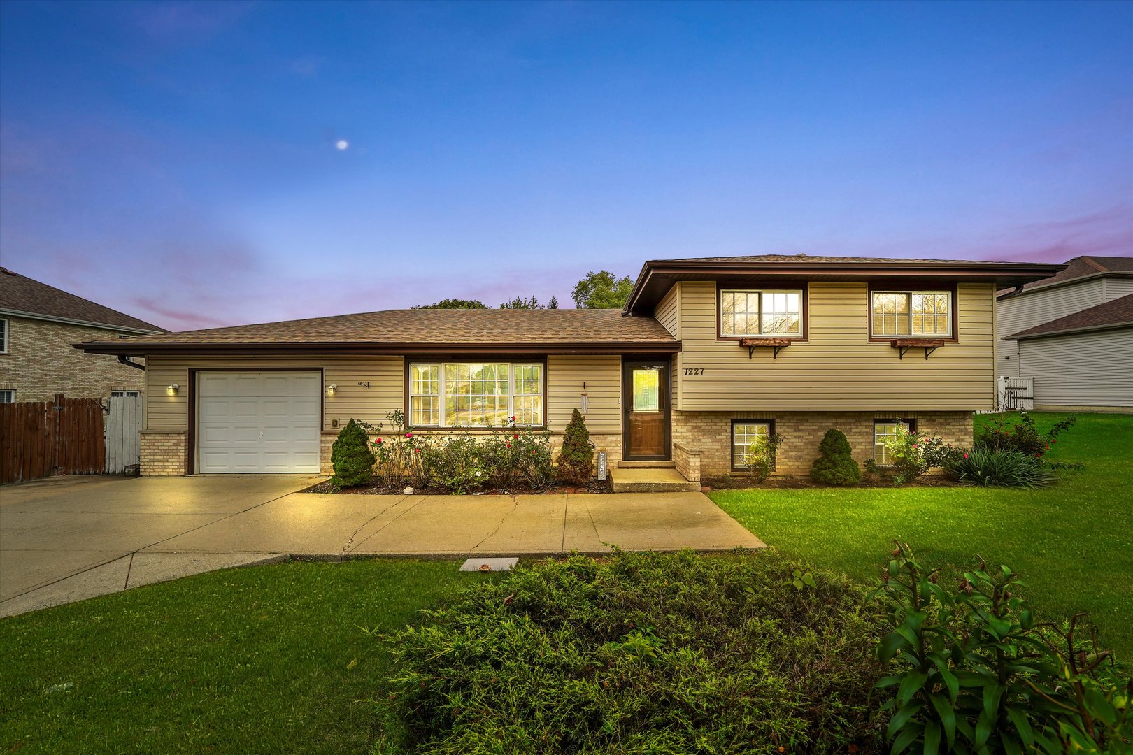 1227 S Roselle Road