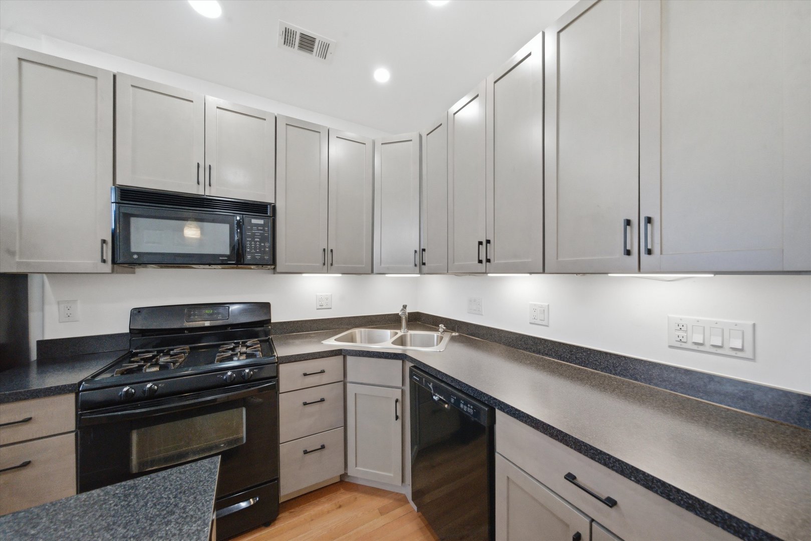 2908 W Palmer Street Unit: 3