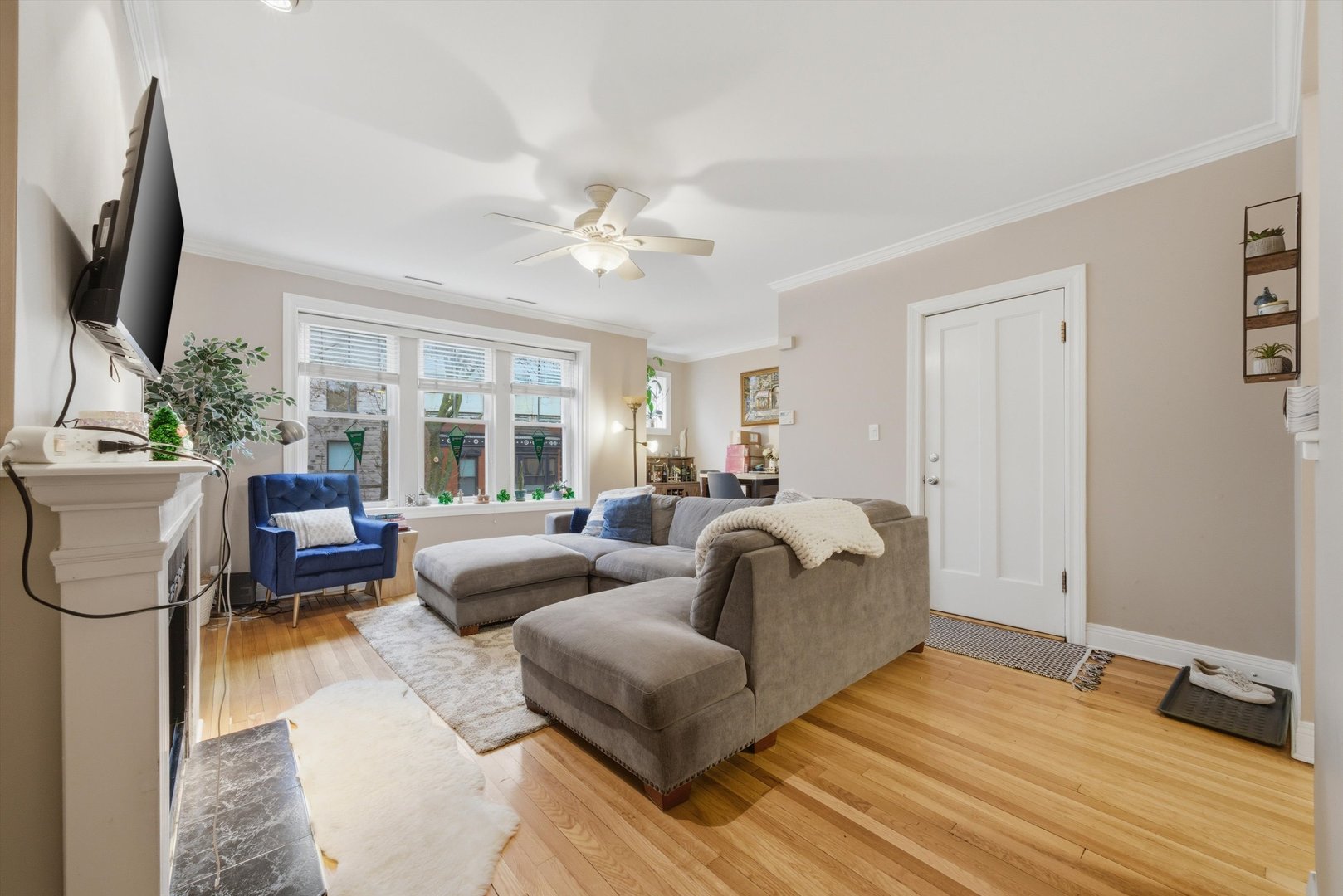 737 W BELDEN Avenue