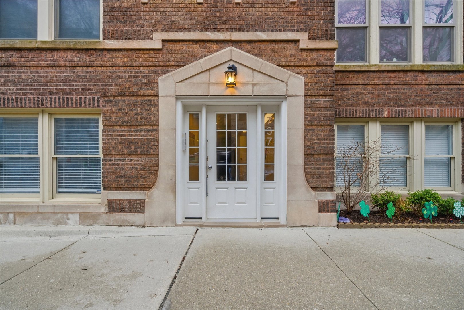 737 W BELDEN Avenue