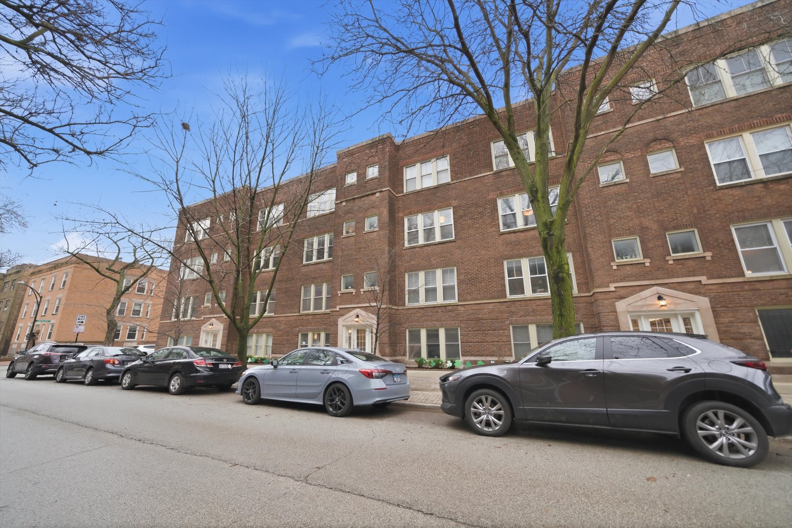 737 W BELDEN Avenue
