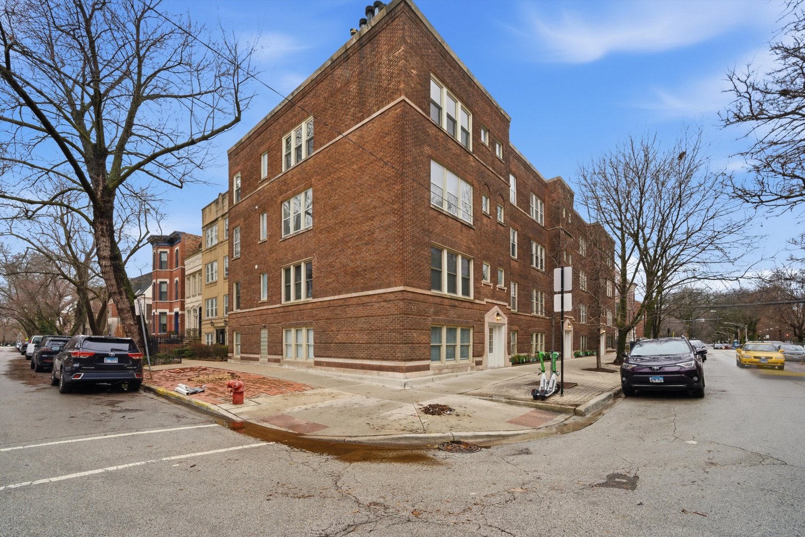 737 W BELDEN Avenue