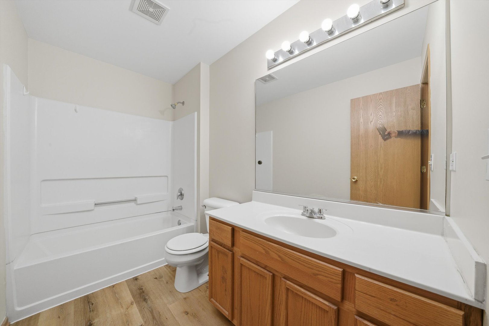 417 SILVERSTONE Drive Unit: 417
