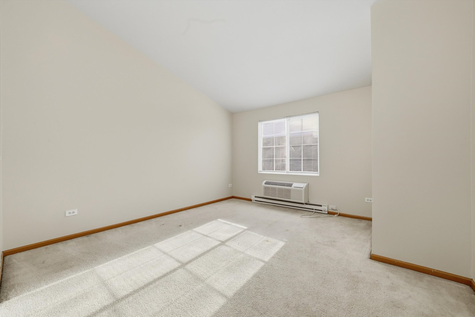 417 SILVERSTONE Drive Unit: 417