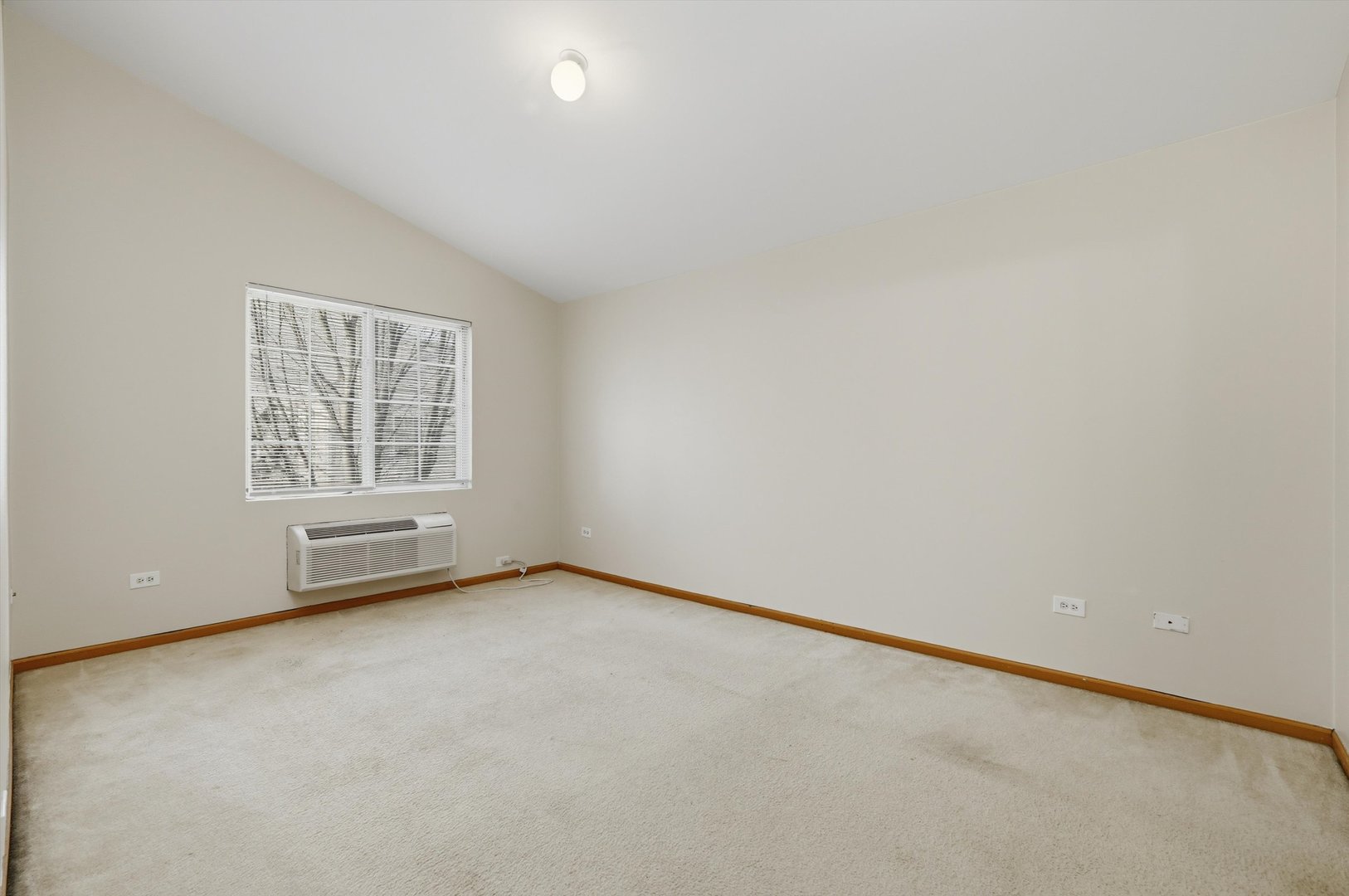 417 SILVERSTONE Drive Unit: 417