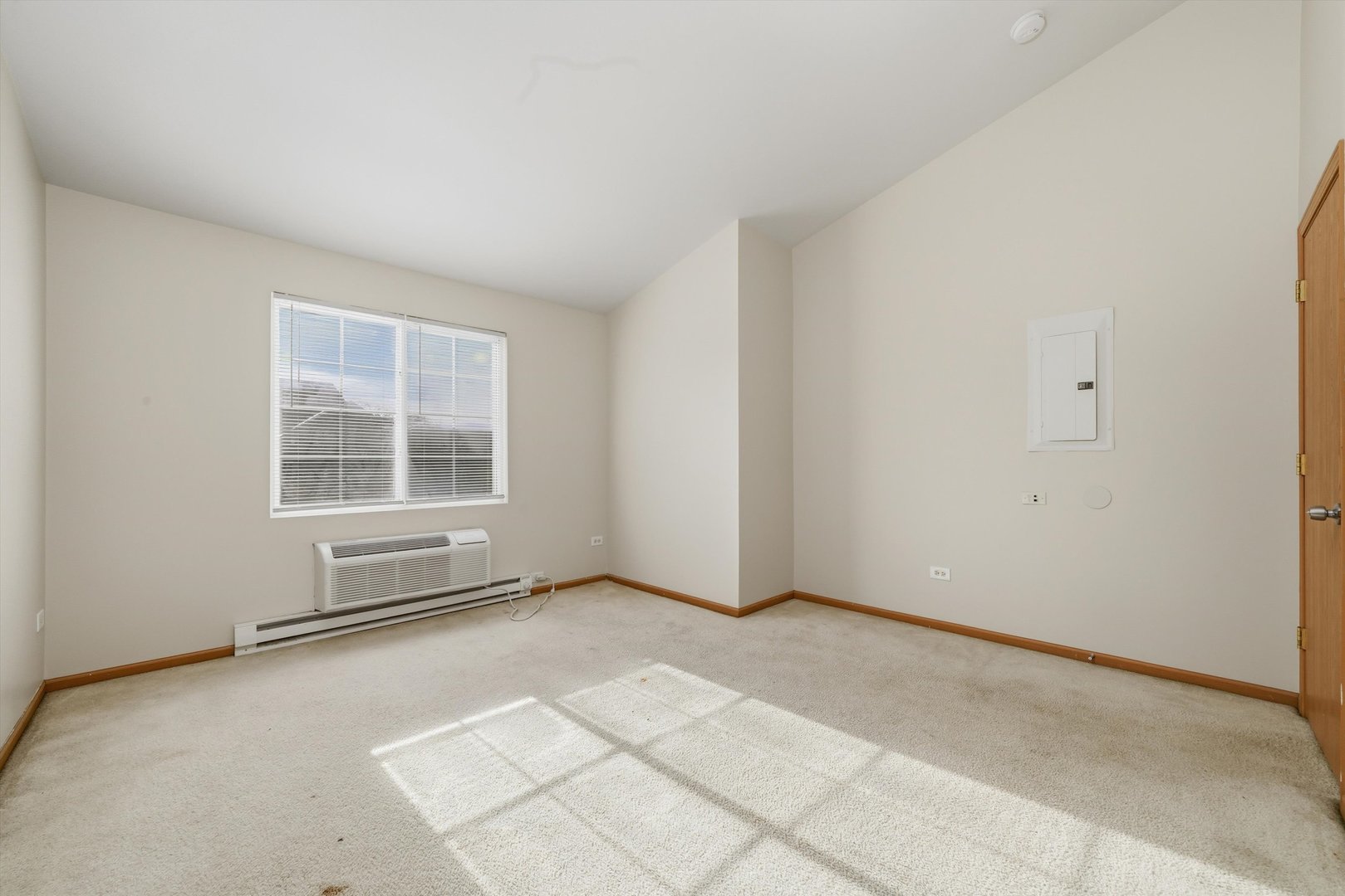417 SILVERSTONE Drive Unit: 417