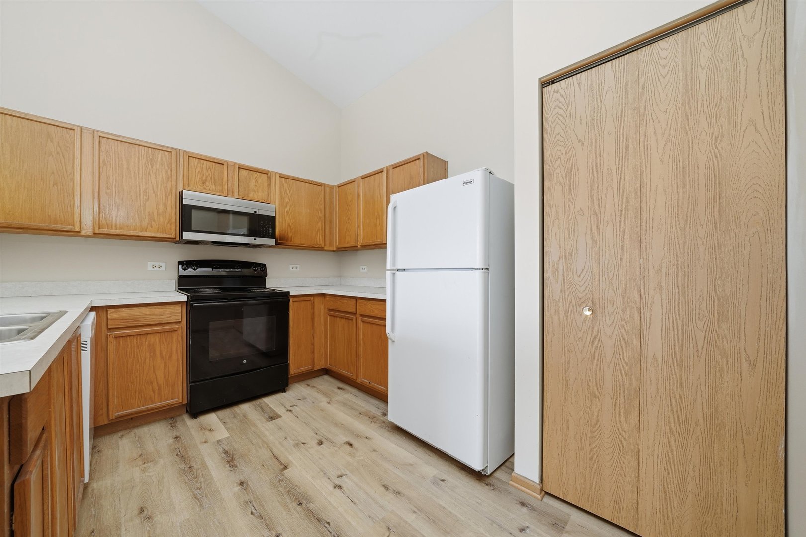 417 SILVERSTONE Drive Unit: 417