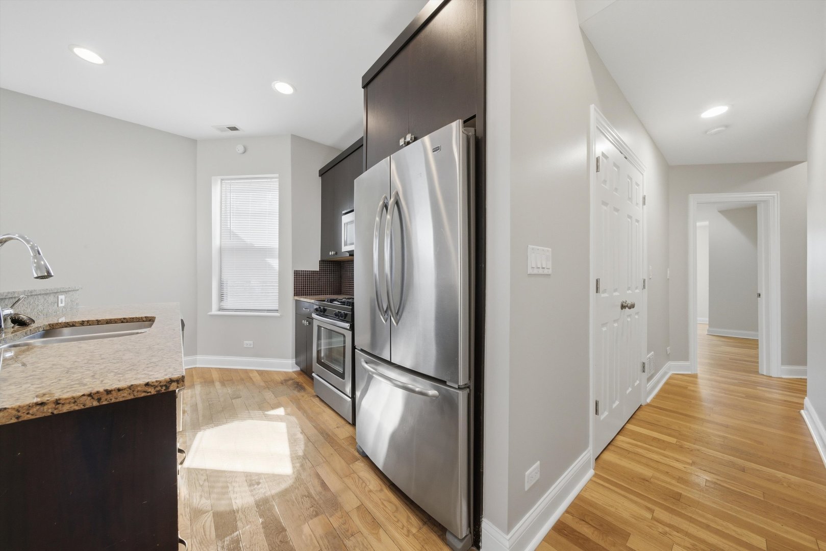 4742 N Sawyer Avenue Unit: 2
