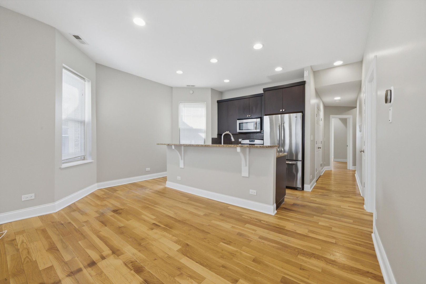 4742 N Sawyer Avenue Unit: 2