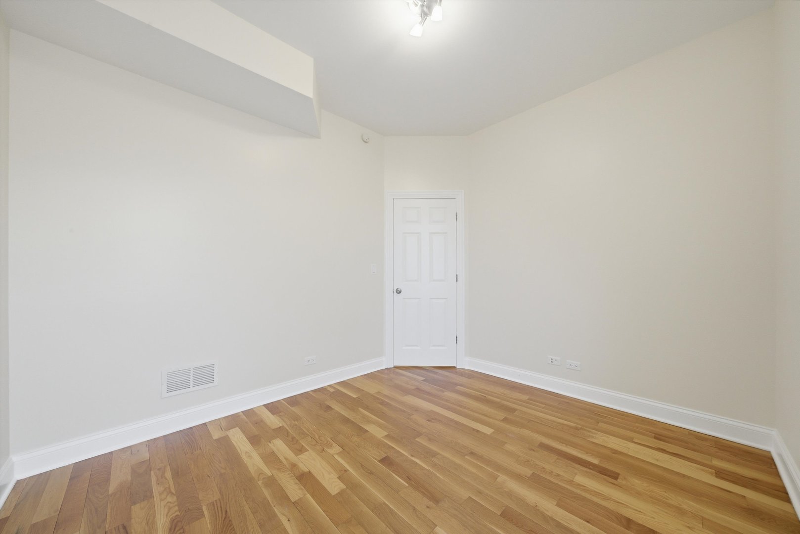4742 N Sawyer Avenue Unit: 2