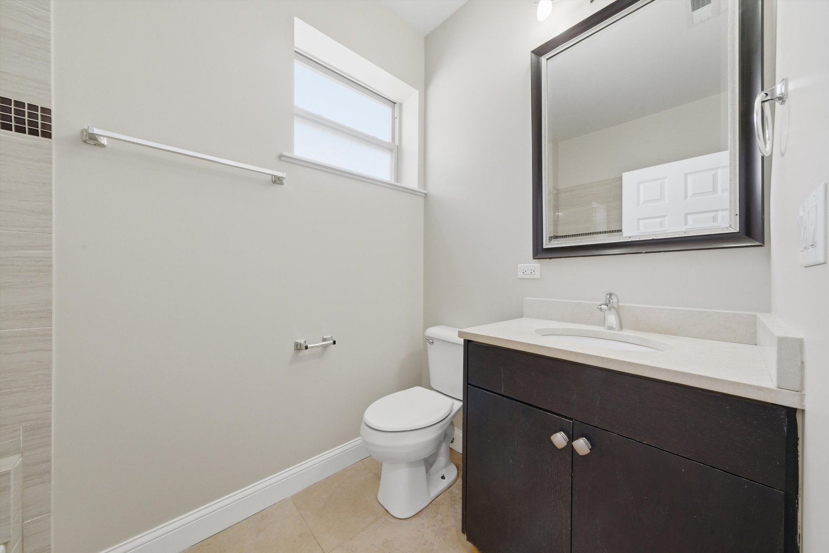 4742 N Sawyer Avenue Unit: 2