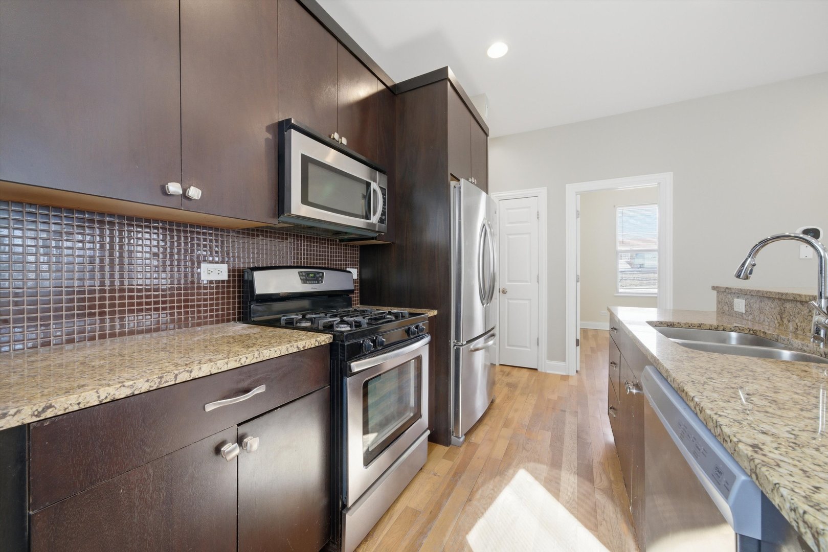 4742 N Sawyer Avenue Unit: 2