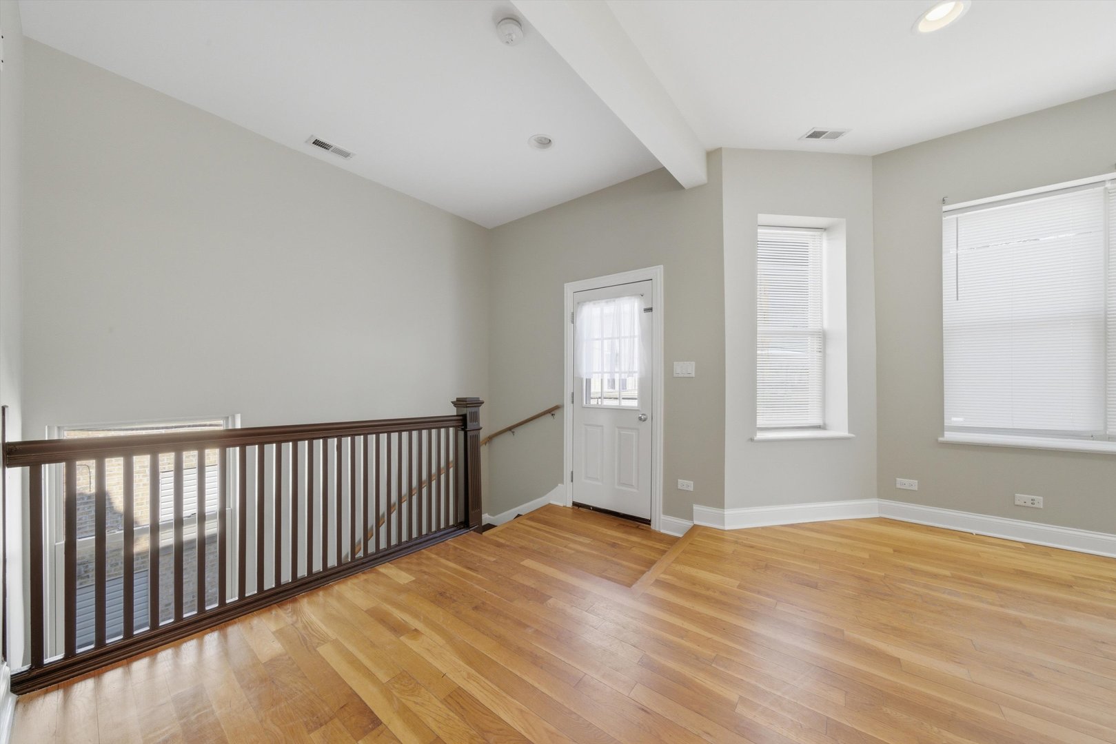 4742 N Sawyer Avenue Unit: 2