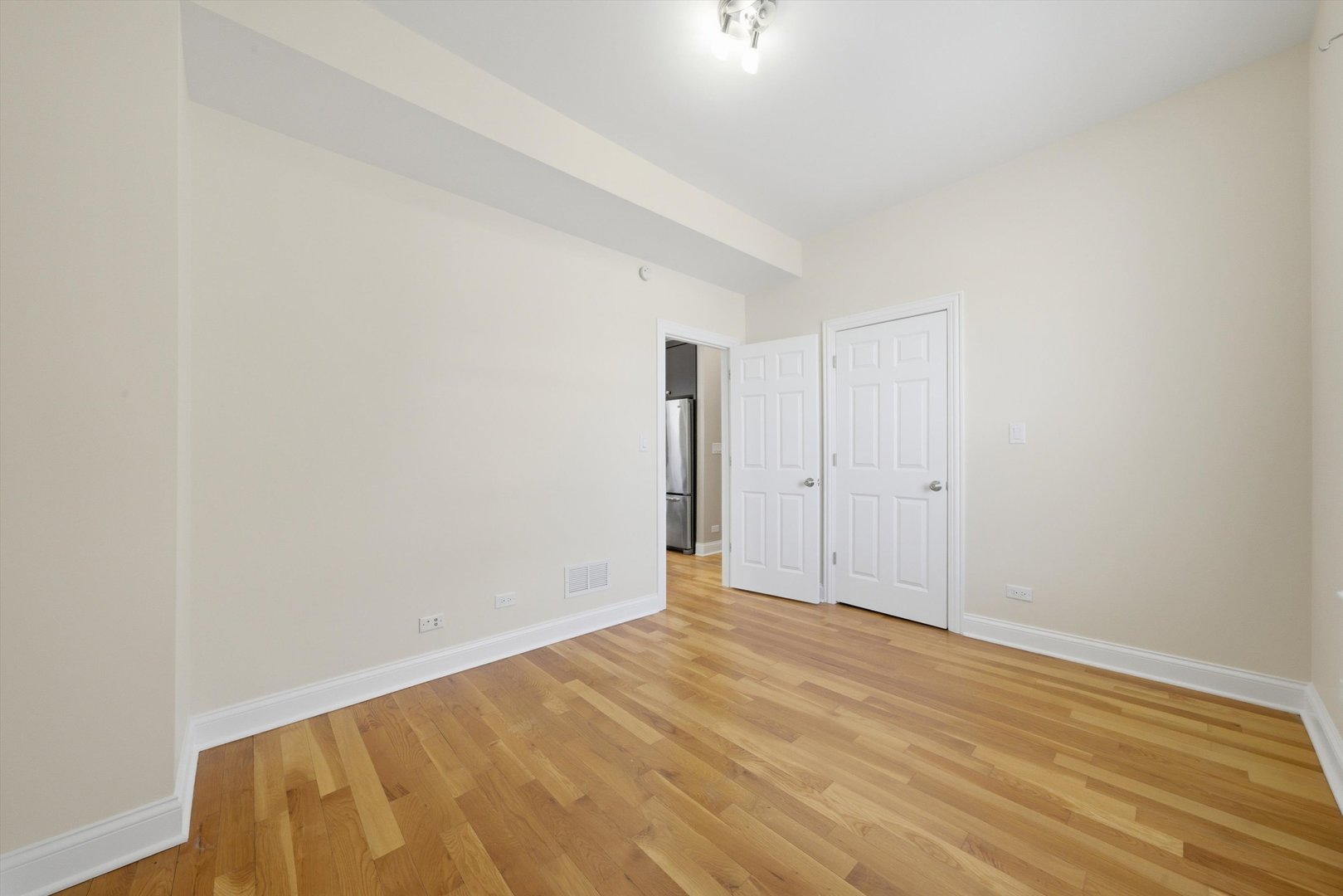 4742 N Sawyer Avenue Unit: 2