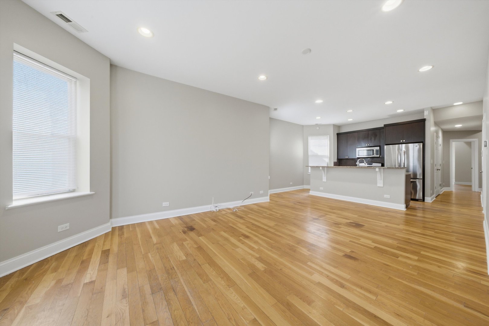4742 N Sawyer Avenue Unit: 2