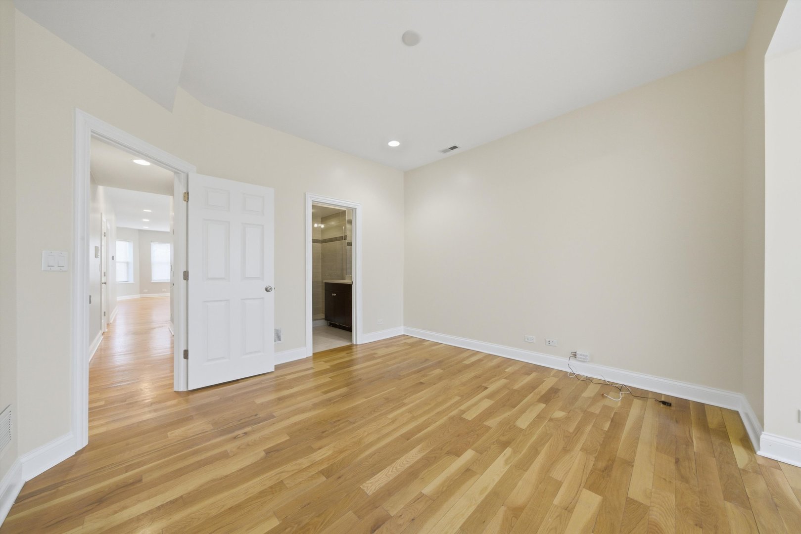 4742 N Sawyer Avenue Unit: 2