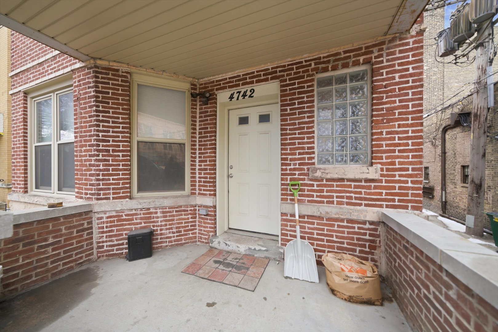 4742 N Sawyer Avenue Unit: 2