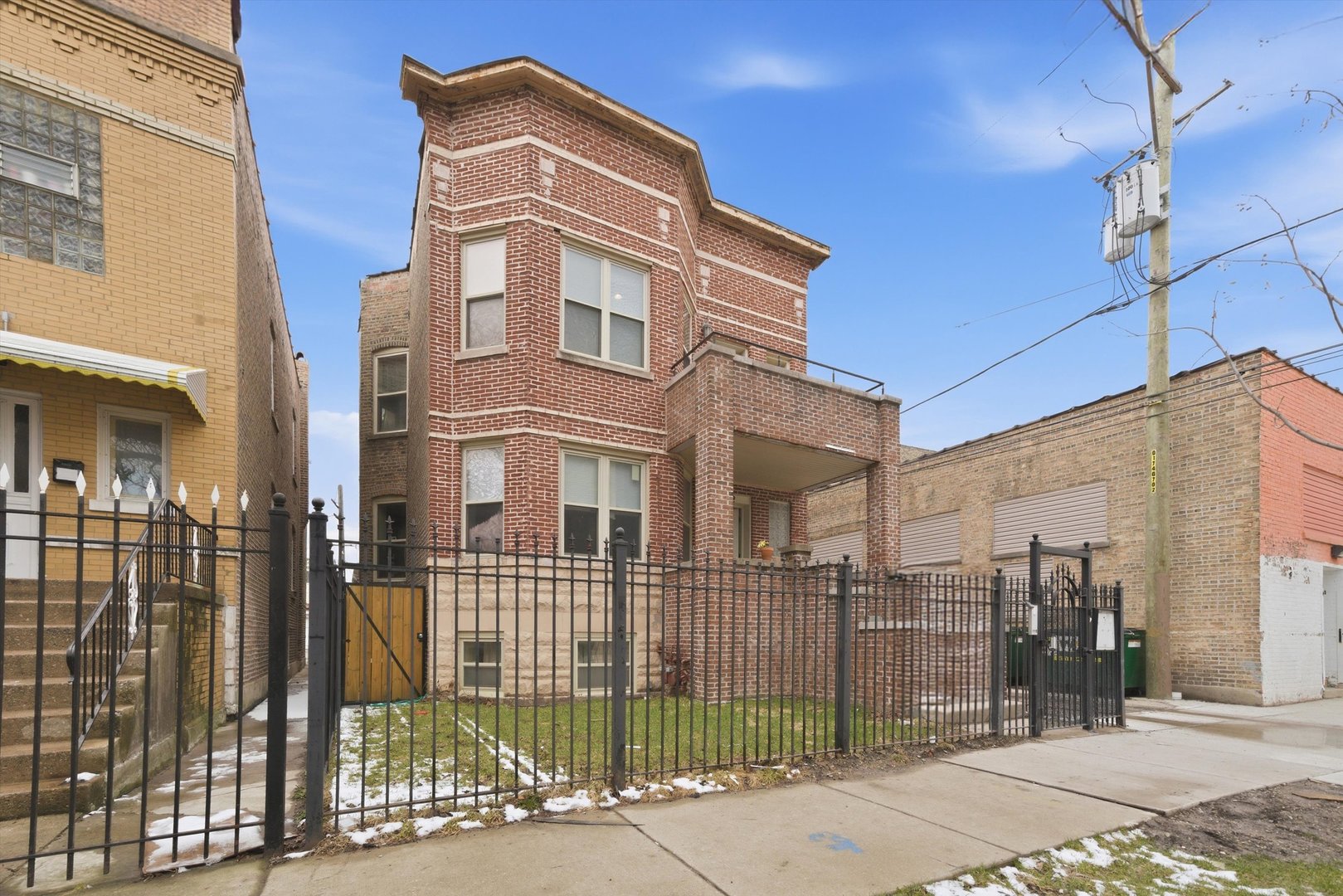 4742 N Sawyer Avenue Unit: 2